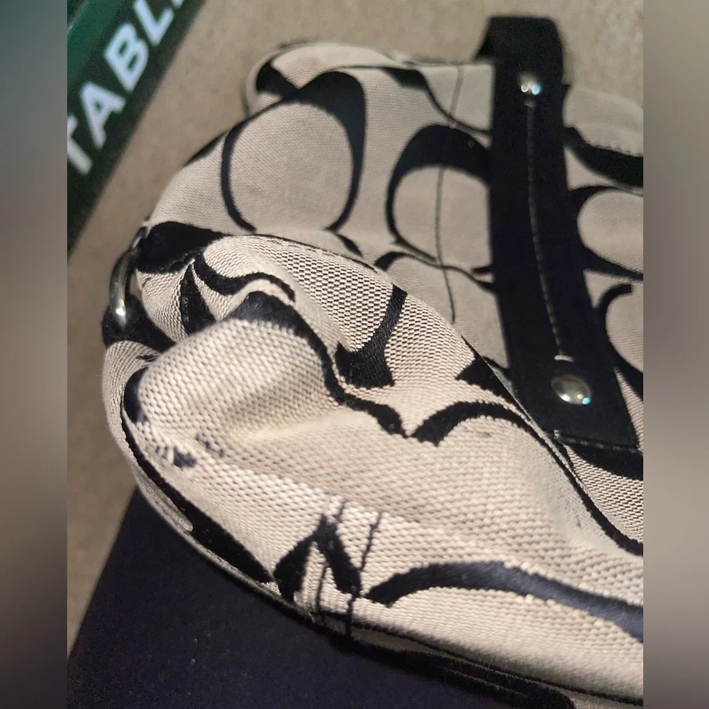 Authentic coach signature, tote bag.          B-148 - Picture 11 of 16